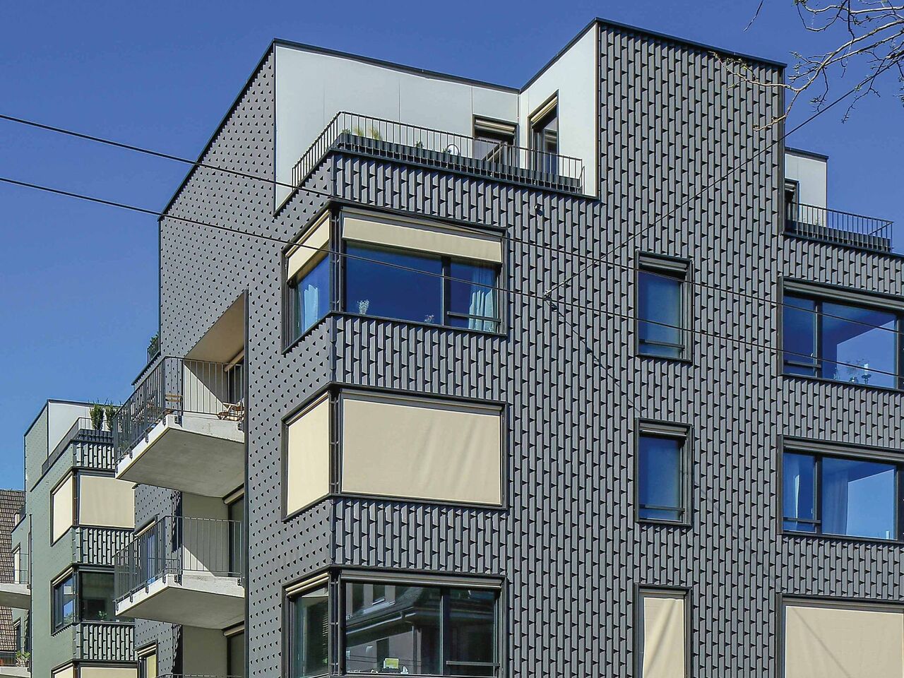 Zusammengesteckte Metallbekleidung